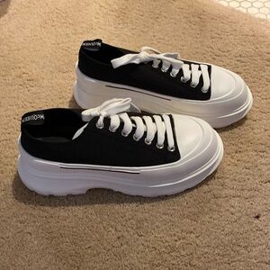 Alexander McQueen Women’s Tread Slick Lace Up ‘Black White’ Shoes. Size 8 1/2